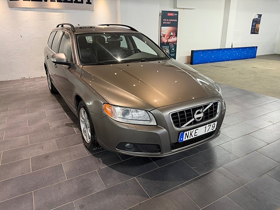 Volvo V70 2 of 5