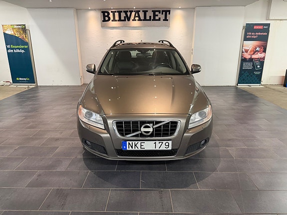 Volvo V70 3 of 5