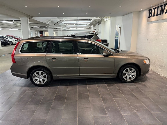 Volvo V70 8 of 16