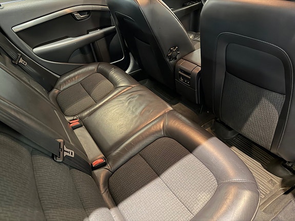 Volvo V70 11 of 16