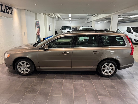 Volvo V70 9 of 16
