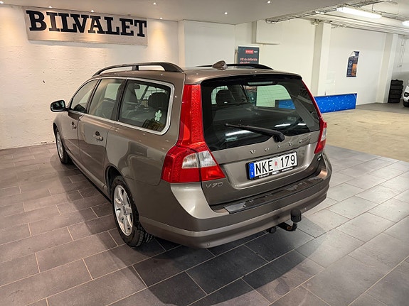 Volvo V70 4 of 5