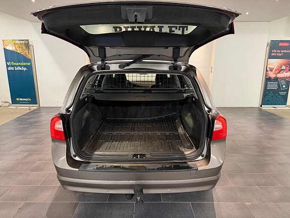 Volvo V70 7 of 16