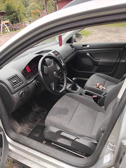 Volkswagen Golf V 5 of 5