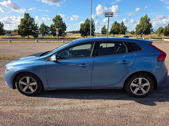 Volvo V40 4 of 5