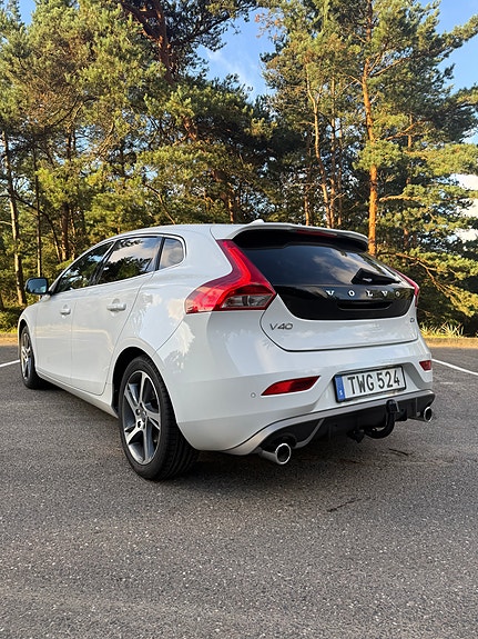 Volvo V40 2 of 3