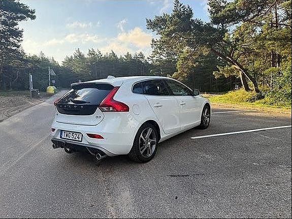Volvo V40 3 of 3