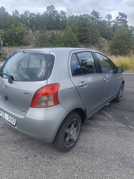 Toyota Yaris 9 of 10