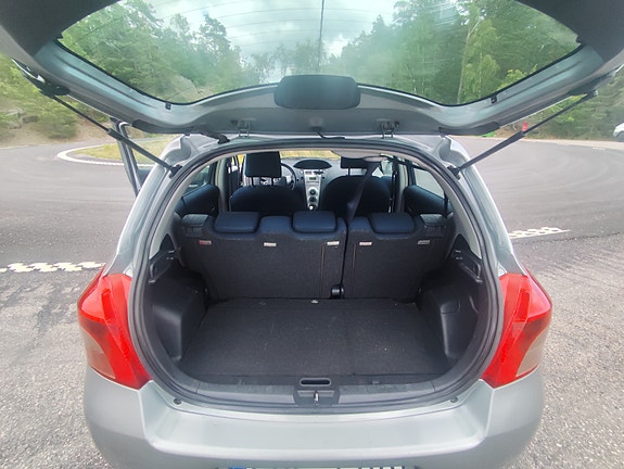 Toyota Yaris 3 of 10