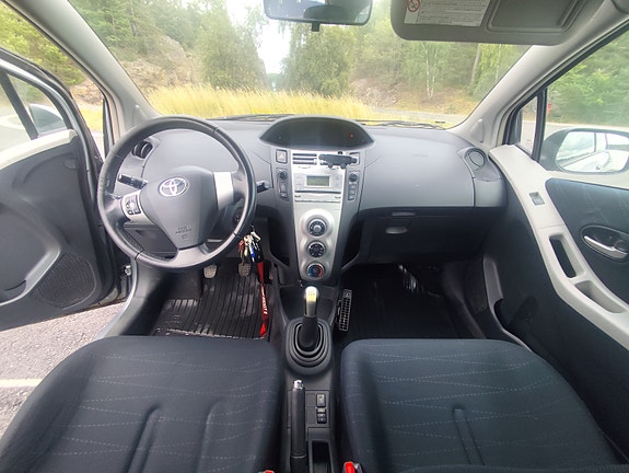 Toyota Yaris 4 of 10