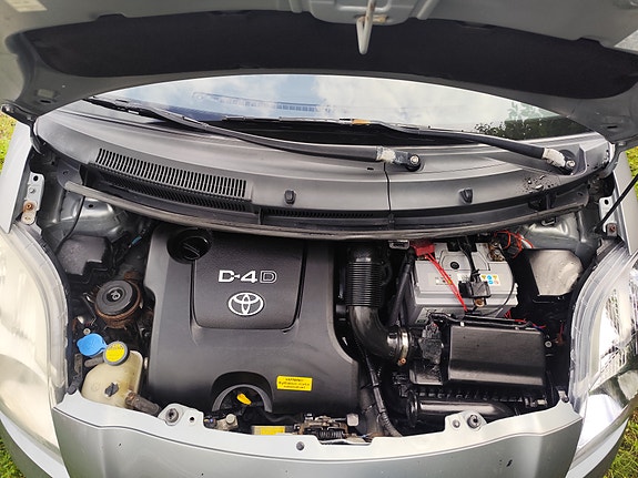 Toyota Yaris 2 of 10
