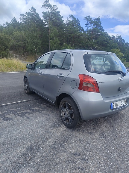Toyota Yaris 8 of 10