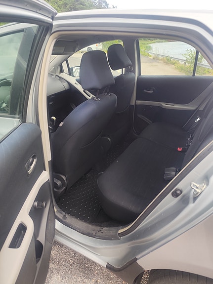 Toyota Yaris 6 of 10