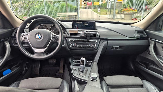 BMW 320d 2 of 5