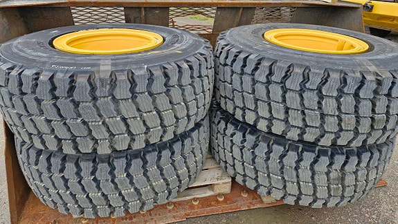 Nya Michelin snoplus 20.5R25 på nya L60 fälgar 6 of 7