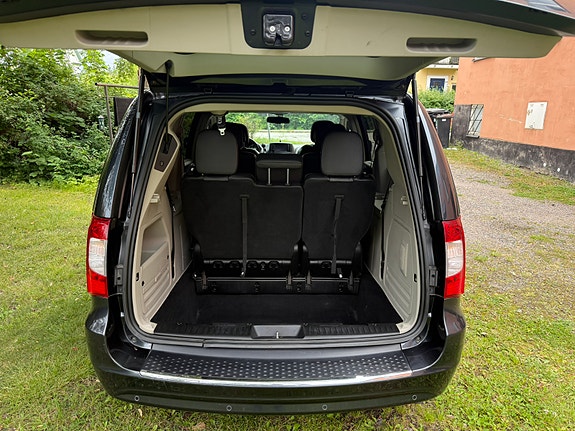 Lancia Voyager 3 of 5