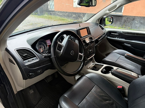 Lancia Voyager 4 of 5