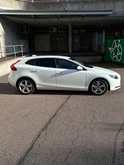 Volvo V40 3 of 5