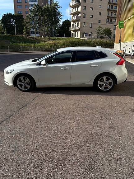 Volvo V40 4 of 5