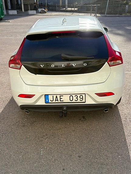 Volvo V40 2 of 5