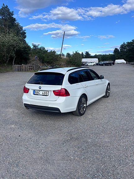 BMW 320d 2 of 5