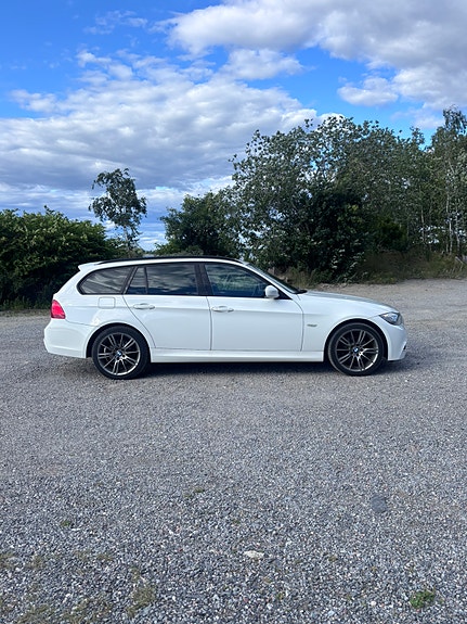 BMW 320d 3 of 5