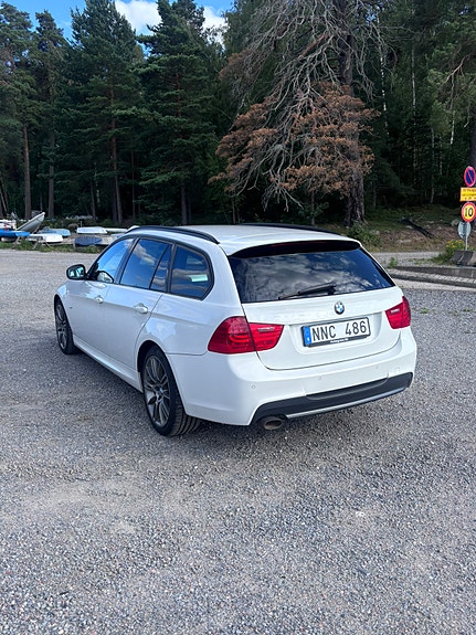 BMW 320d 4 of 5