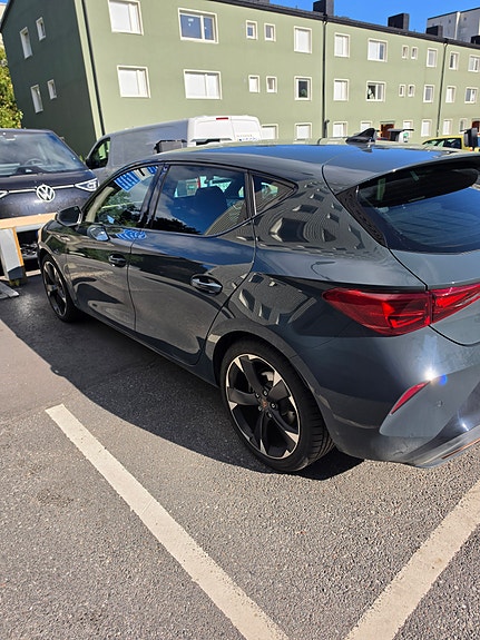 Cupra Leon 3 of 4