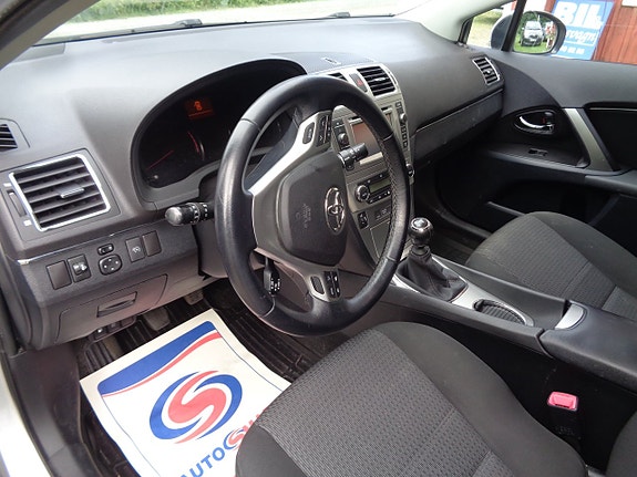 Toyota Avensis 3 of 30