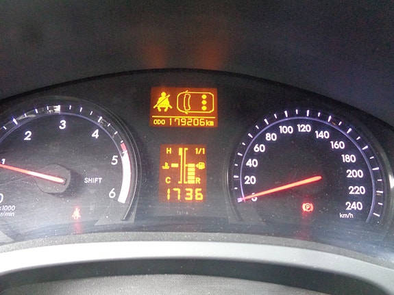 Toyota Avensis 18 of 30
