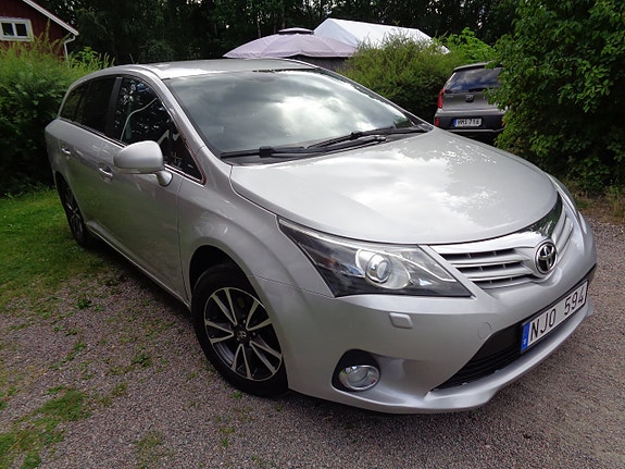 Toyota Avensis 2 of 30