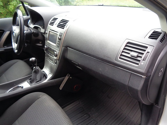 Toyota Avensis 30 of 30