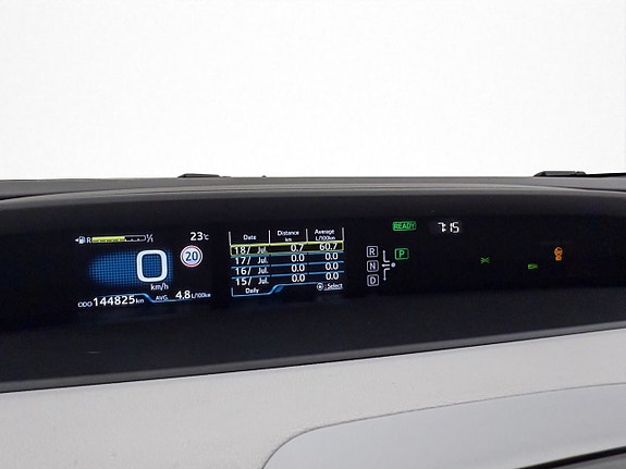 Toyota Prius 27 of 30