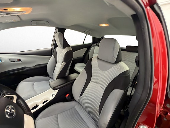 Toyota Prius 15 of 30
