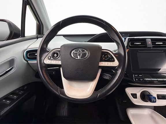 Toyota Prius 16 of 30