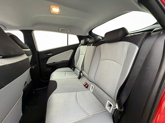 Toyota Prius 14 of 30