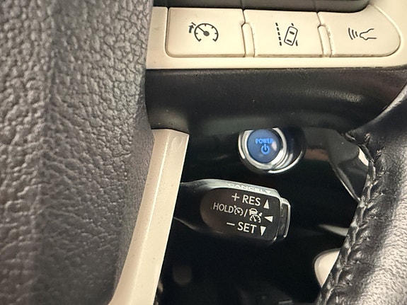 Toyota Prius 21 of 30
