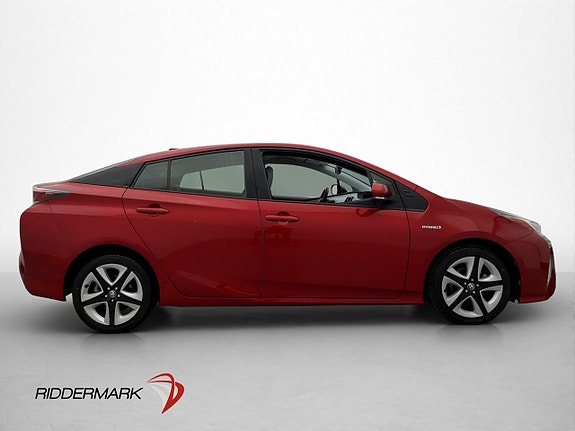 Toyota Prius 9 of 30
