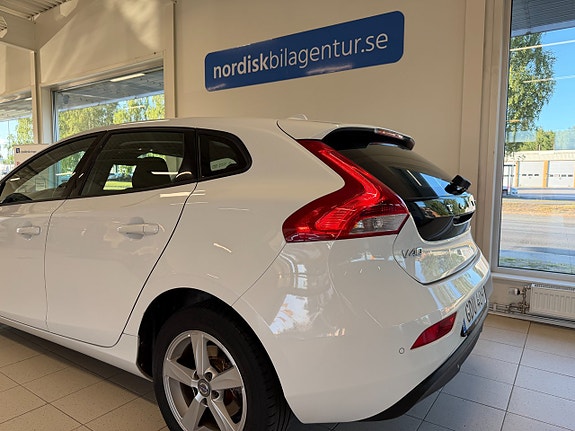 Volvo V40 6 of 16