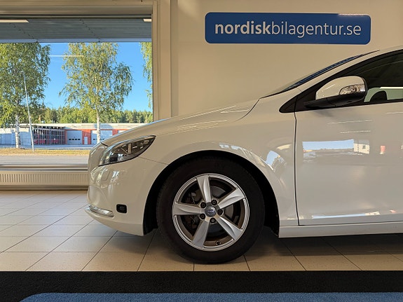 Volvo V40 4 of 5