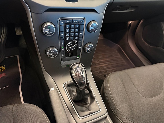 Volvo V40 13 of 16
