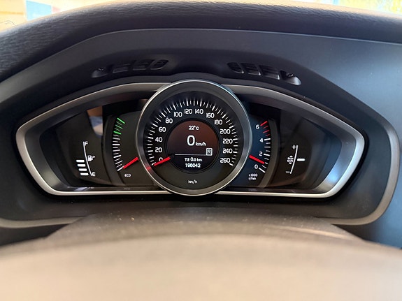 Volvo V40 14 of 16