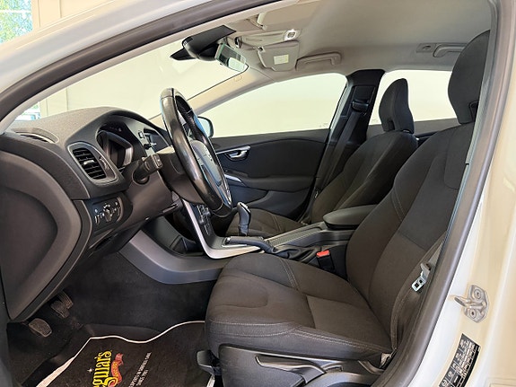 Volvo V40 9 of 16