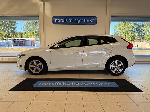 Volvo V40 2 of 5