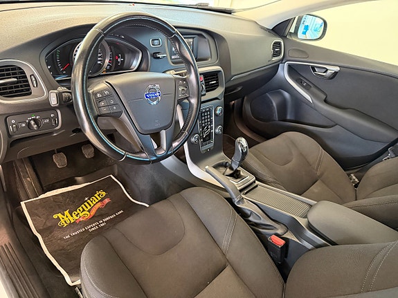 Volvo V40 8 of 16