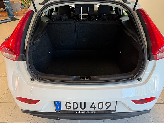 Volvo V40 7 of 16