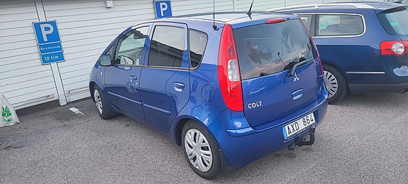 Mitsubishi Colt 2 of 4