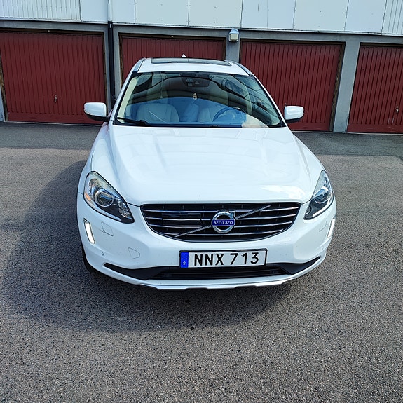 Volvo XC60 2 of 5
