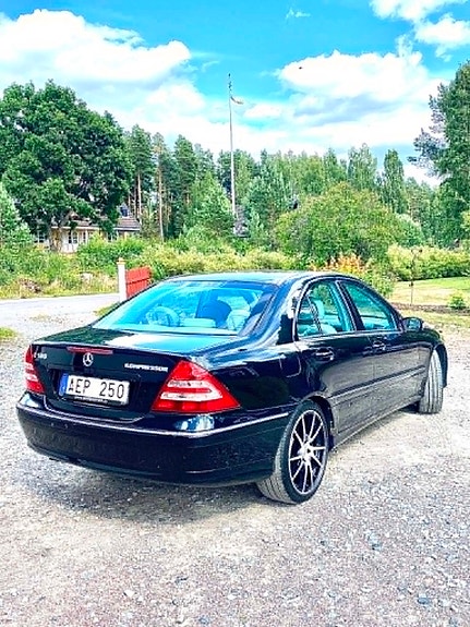 Mercedes-Benz C180 2 of 5