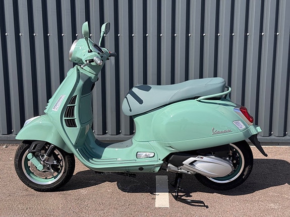 Vespa GTS 310 80th 7 of 7